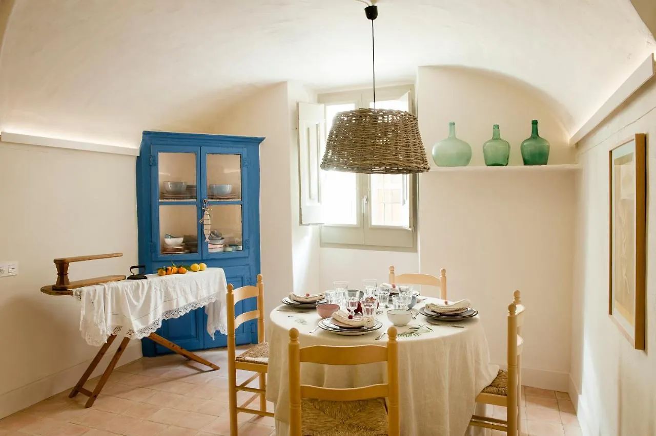 Arkhe Hotel Boutique Pals Bed & Breakfast